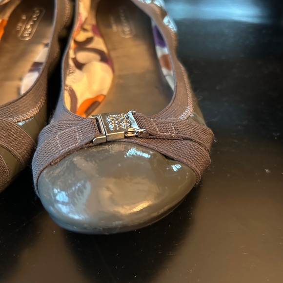 Coach Gray Patent Leather Ballet Flats Size 8 - Picture 3 of 8